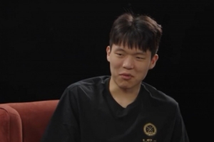 教练本季叮嘱你最多的是？瀚森：跑快点 说我在场上跟人跳舞