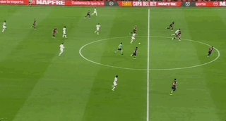 1745708089975008476.gif 【国王杯】魔笛被断孔德加时绝杀,巴萨3比2皇马夺冠