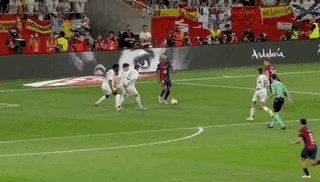 1745708095876084316.gif 【国王杯】魔笛被断孔德加时绝杀,巴萨3比2皇马夺冠