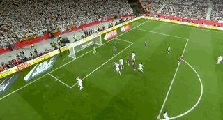 1745708124950021192.gif 【国王杯】魔笛被断孔德加时绝杀,巴萨3比2皇马夺冠