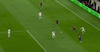 1745708202048097947.gif 【国王杯】魔笛被断孔德加时绝杀,巴萨3比2皇马夺冠