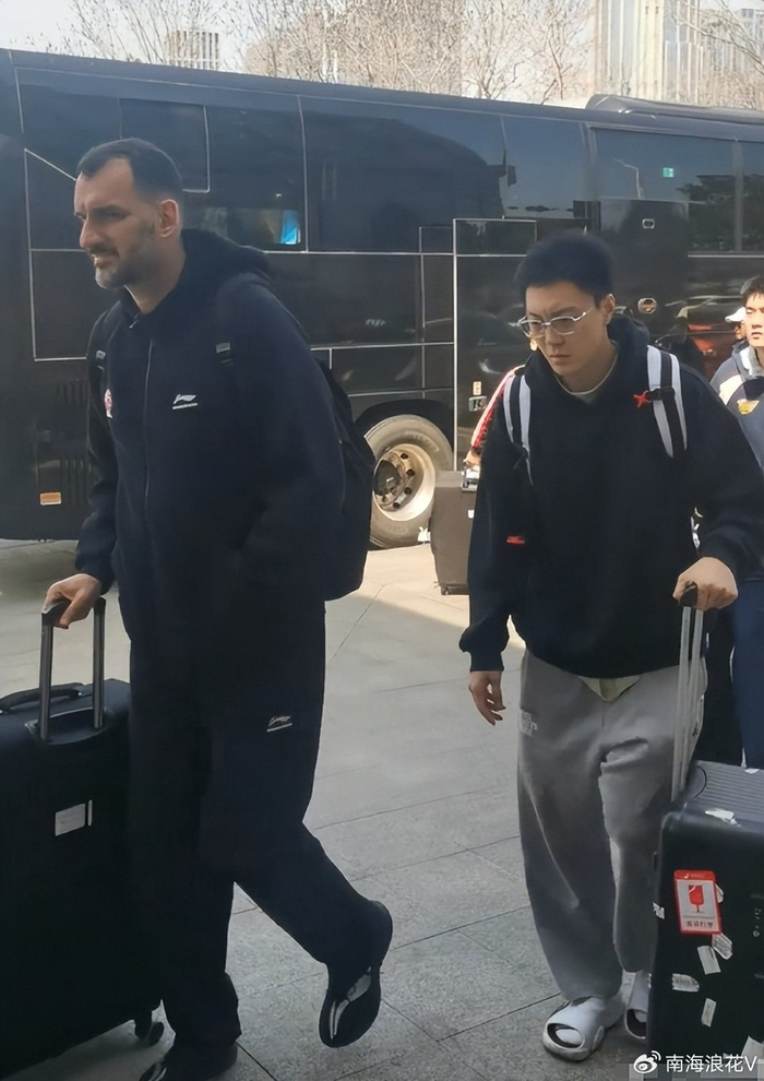 开云官网-难逃两连败？广东队出征青岛人人愁容满面，粤蜜：教练作妖就该惩罚|青岛市|杜锋|山东队|广东男篮|山东男篮_新浪新闻