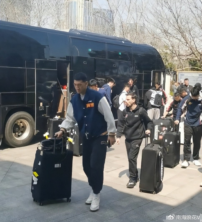 开云官网-难逃两连败？广东队出征青岛人人愁容满面，粤蜜：教练作妖就该惩罚|青岛市|杜锋|山东队|广东男篮|山东男篮_新浪新闻